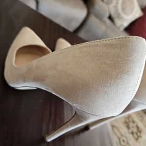 Beige heels (stilettos)